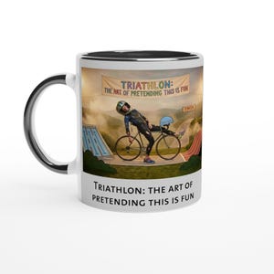 Taza de triatlón • “Triatlón: el arte de...” • Regalo divertido para triatletas • Humor sobre el entrenamiento de Ironman • Taza de café para atletas de resistencia imagen 1