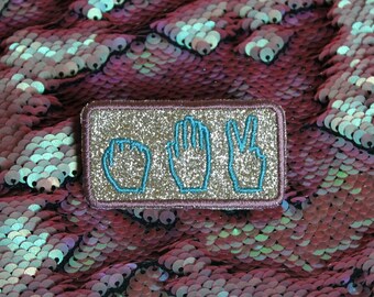 Shifumi brooch game stone leaf scissors jewel fabric gold sparkling sequins embroidery thread pink terracotta blue turquoise made in France