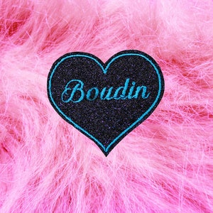 Broche corazón brillo negro púrpura y azul bordado Boudin hilo color azul cian eléctrico