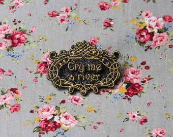 Cry me a river brooch "The precious distinguished baroques" jewel black sequined fabric embroidery message in English gold thread made in France