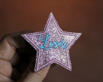 Star-shaped brooch glittering sequin fabric soft pink message embroidered in English yarn blue green menthol Loser made in France