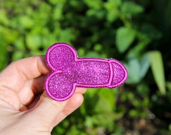 Super cute embroidered sequined cock brooch, funny, daring, original jewelry, crushed raspberry-colored fabric, sparkling sequins, made in France