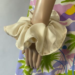 100% Seide Creme Weiß Scrunchie / Vintage Seide Scrunchie / Seide Haargummi / Pferdeschwanz Elfenbein Gold Scrunchie