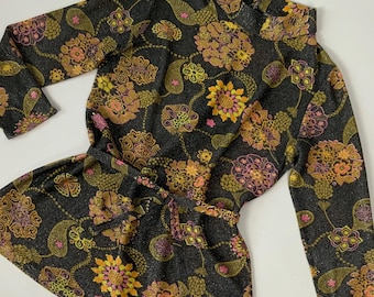 Chemisier floral en lurex brillant groovy des années 60 / chemise disco vintage ceinturée à la palangre