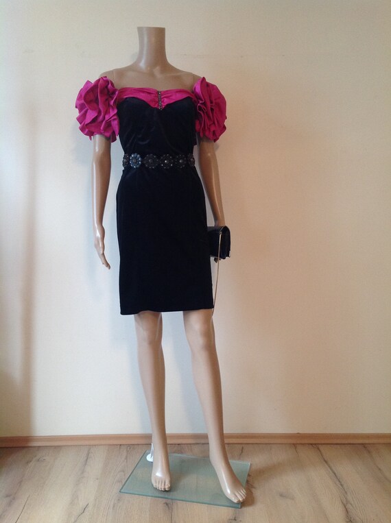 1980's Black Pink Elegant Off Cold Shoulders Cockt