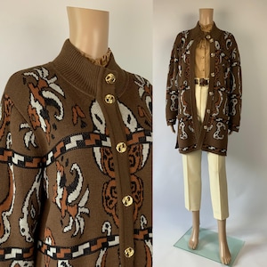 Vintage Boho Chic Geometrische Woll Strickjacke / 1980's Abstrakt Strickmantel / Langer Braun Weisser Pullover / Größe L - XL