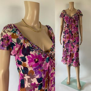 Vintage zijden jurk met schuin afgesneden bloemen / Dromerige sprookjesjurk met kralen / Zomeronderjurk bruiloft / Roze paars / Fladdermouwen / Maat S / MANGO