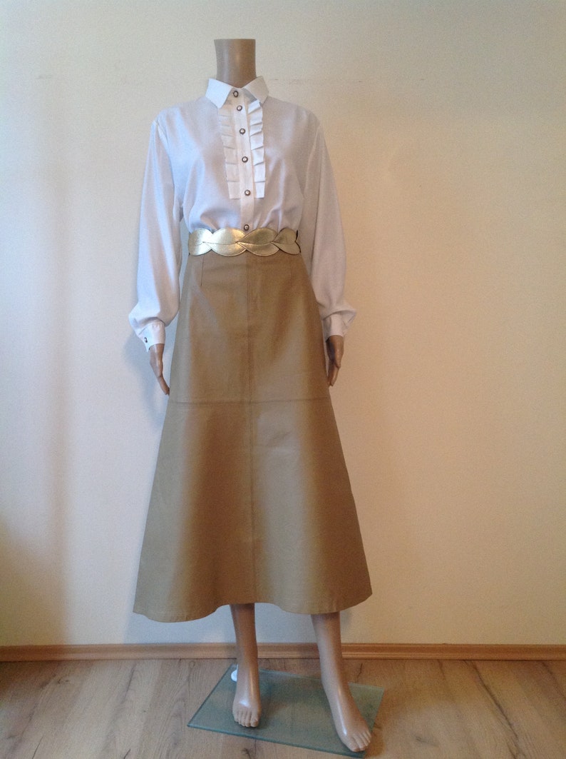 1990/'s Off White Pleated Front Blouse Button Up Cottagecore Shirt Tuxedo Secretary Suit Office Classic Elegant Jabot Collar Romantic Top