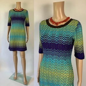 MISSONI Vintage Blue Knit Dress / Zig Zag Stripe Dress / Stretchy Short Sleeve Sweater Dress / Color Gradient / Size M - L / Made in Italy