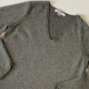 Vintage Kaschmir Pullover mit V-Ausschnitt / Grauer Warmer Winter Pullover / Smart Casual Pullover / Größe S