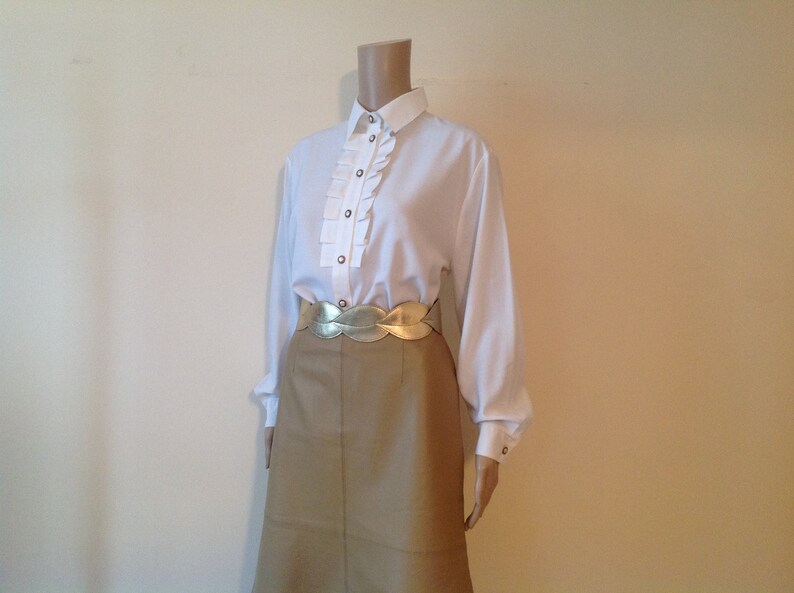 1990/'s Off White Pleated Front Blouse Button Up Cottagecore Shirt Tuxedo Secretary Suit Office Classic Elegant Jabot Collar Romantic Top