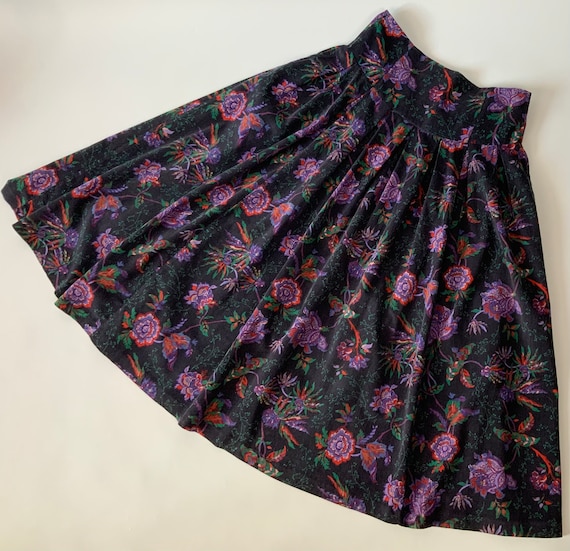 LAURA ASHLEY Vintage Dark Floral Corduroy Mid Cal… - image 8