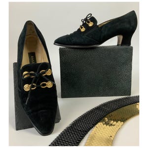 BALLY Vintage 1990&#39;s Black Suede Pumps / Point Toe Leather Shoes / Comfortable Costume Heels / Roccoco Style Pumps / Size Eu 38 Uk 5.5 Us 8