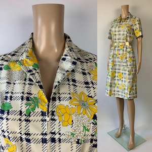 Vintage 1970&#39;s Plaid Dress / Floral Summer Cotton Dress / Tacky Short Sleeve / Front Zipper Shirtdress / Seventies Kitch Dress / Size S - M