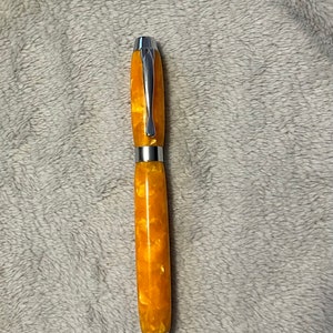 Fountain pen with pump