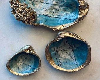 Garden Party,Bring the Outdoors to Life,Set of 2 Oyster Shells Handpainted in Blue/&Pearl Sheen,Decoupage Scenery,BathHome Accent,Ring Dish
