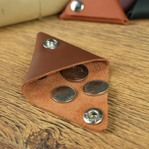 Porta monete in pelle, piccolo porta monete, porta monete con bottone automatico, piccolo taschino porta monete in pelle, porta monete triangolare, regalo per lei