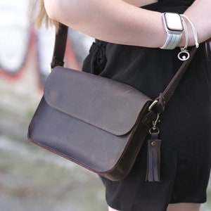 Personalisierte Leder Umhängetasche für Frauen, Kleine Damentasche, Ledertasche für den Alltag, Kleine Lederhandtasche, Leder Geldbeutel, Geschenk Freundin