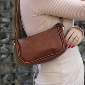 Schultertasche für Frauen, Kleine Lederhandtasche, Tasche aus Leder im Vintage Stil, Ledertasche für jeden Tag, Ledertasche für Frauen, Kostenlose Initialen