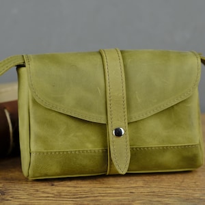 Sac à bandoulière vintage en cuir pour femme - Petit sac à main pleine fleur fait main avec bandoulière réglable et personnalisation gratuite - Idée cadeau
