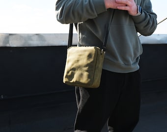 Compact crossbody bag, Leather shoulder bag, Everyday bag for him, Leather crossbody bag for men, Zippered shoulder bag, Free Initials