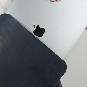 Personalisierte Lederhülle für MacBook, MacBook Air 13 M2 Hülle, 16 Zoll Laptophülle, MacBook Pro 13 2020 Hülle, Slim Leder Laptophülle Bild 5