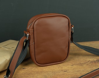 Compact crossbody bag, Leather shoulder bag, Zippered leather shoulder bag, Free Initials, Mens shoulder bag, Everyday bag for him,Small bag