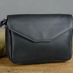 Bolso bandolera pequeño de piel – Bolso de hombro de plena flor hecho a mano con bolsillo interior – Bolso bandolera personalizado – Regalo compacto para mujer