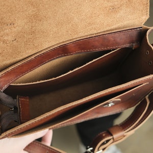 Personalisierte Leder-Umhängetasche / Umhängetasche aus Leder / Leder-Satchel-Tasche / Ledertasche Damen / Weihnachtsgeschenk für sie / Leder-Geldbörse Bild 6