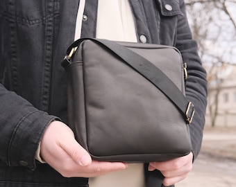 パーソナライズされたレザークロスボディバッグ：ヴィンテージスタイル