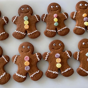 8 decorated Gingerbread Men
