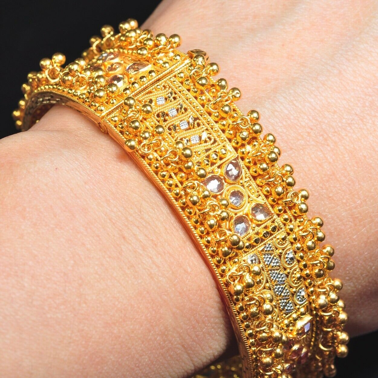 Gold bangle with screw cheap design