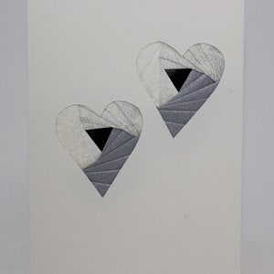 Aniversário | Amor | Casamento - Cartão de felicitações em branco - Cartão de presente dobrável exclusivo feito à mão com íris - Cartão de comemoração de dois corações