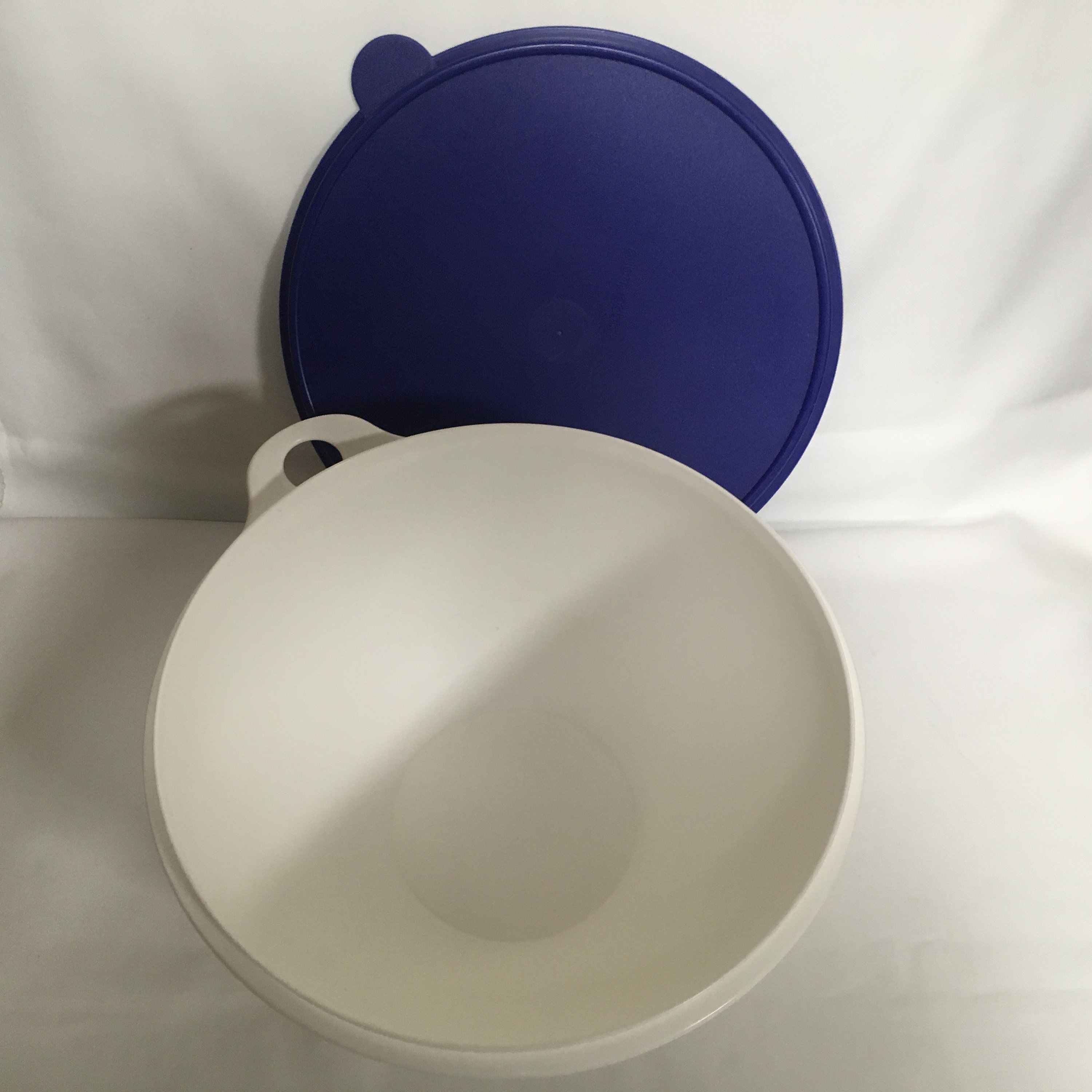 Vintage TUPPERWARE Medium That's a Bowl # 2677 ~ White NO Lid Vintage TUPPERWARE Medium That's a Bowl # 2677 ~ White NO Lid