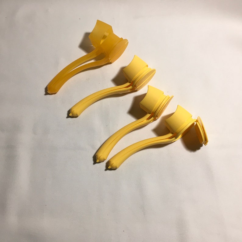 Tupperware Corn Hugger Salt and Pepper Corn Butterer 4850 for Corn on