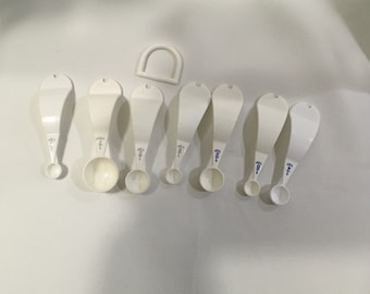 ヴィンテージ タッパーウェア 白または青 計量スプーン 交換部品 人間工学に基づいたプラスチック製 レトロ キッチン ベーキング 調理器具 お好みで