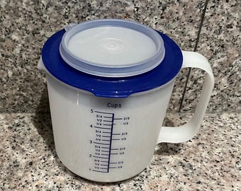 Vintage Tupperware Mix-N-Stor 5-Cup Measuring Pitcher Blue White Splash Guard
