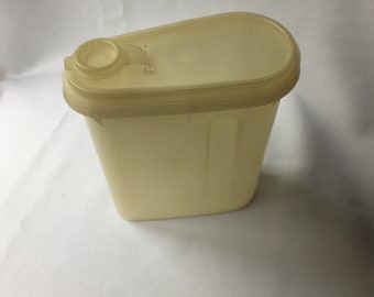 Tupperware  1 Qt Beverage Container   Flip Flop Top White  792  793 And 564 Cap  Replacement Slim Door RV  Patio Camping Outdoor