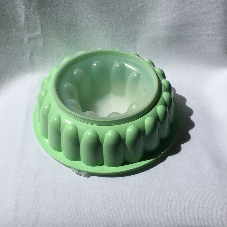 Vintage Tupperware Jello Jel Ring Mold Center With Lid 1201 Etsy