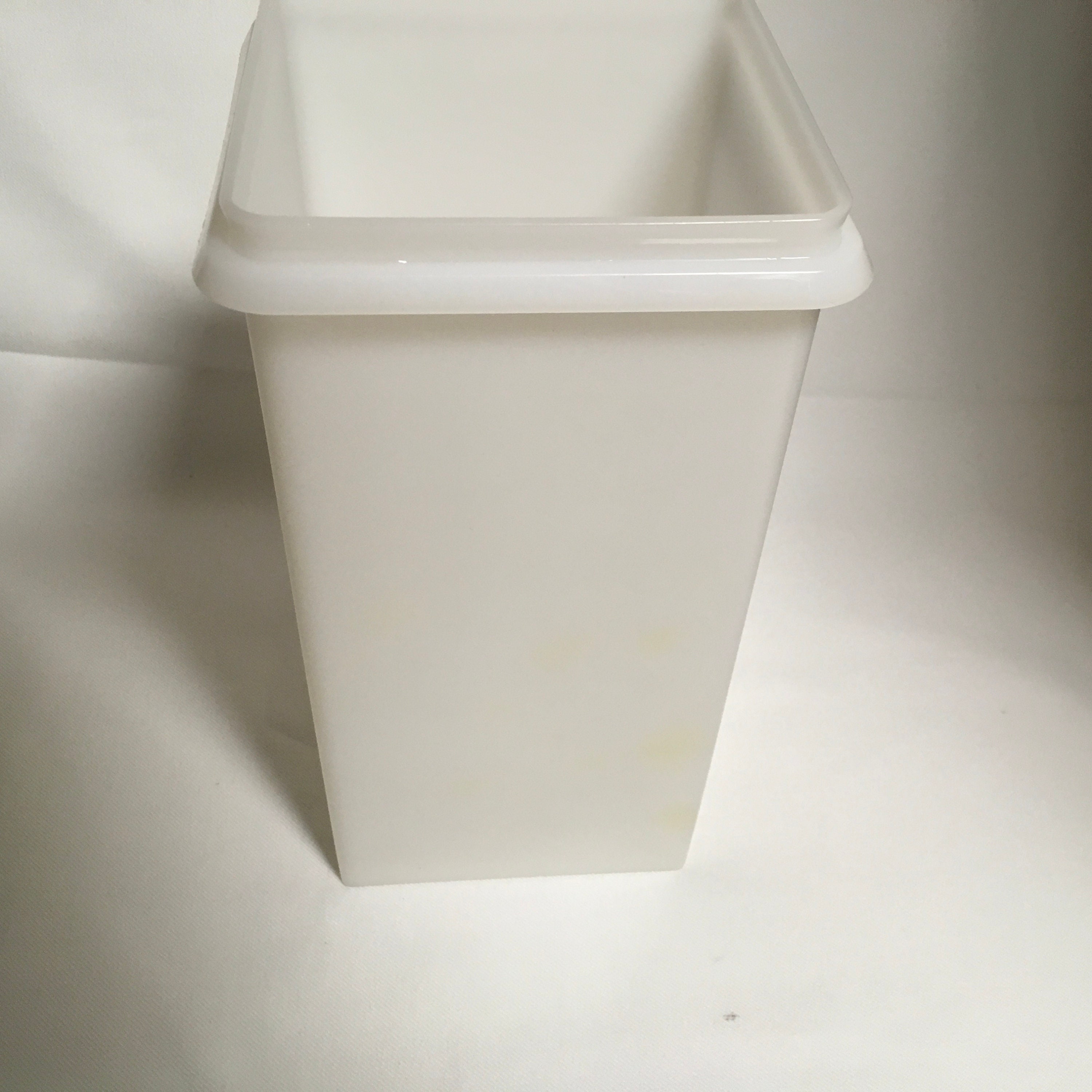 Vintage Large White Tupperware Container for Sale in Escondido, CA - OfferUp