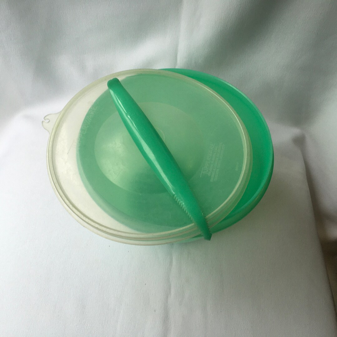 Vintage Tupperware Lettuce Crisp It Container and Corer Jadeite Green