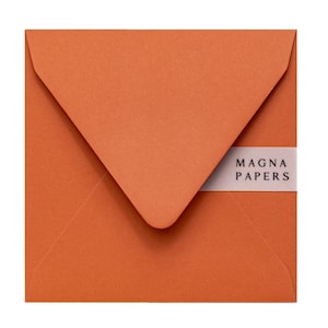 Premium gebrande oranje enveloppen vierkant (155 x 155 mm) trouwkaarten enveloppen | 135 gsm zwaargewicht | Feestuitnodigingen en verlovingsuitnodigingen