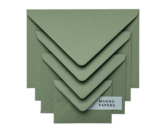 50x buste quadrate - 15,5 x 15,5 cm - Colore: eucalipto (verde) - foderato  con carta metallizzata oro - Incollaggio a umido - per inviti e saluti cari  : : Cancelleria e prodotti per ufficio