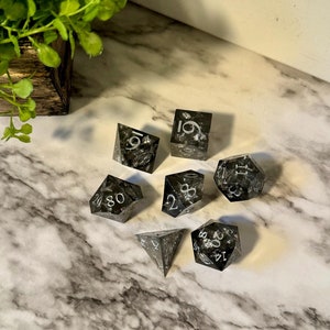 Jeu de dés noirs et argentés | Jeu de dés du MDN | Jeux de rôle | Cadeau du MDN | D6 | J20