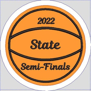 Könnte beinhalten: Ein orangefarbener Basketball mit schwarzen Nähten und dem Text "2022 State Semi-Finals" darauf.
