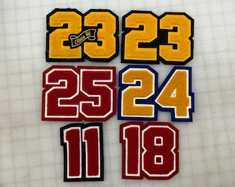 OUTLET REA 7,5 cm sortiment '11, '18 '23, '24, '25, "klass av" Varsity Letterman-märken