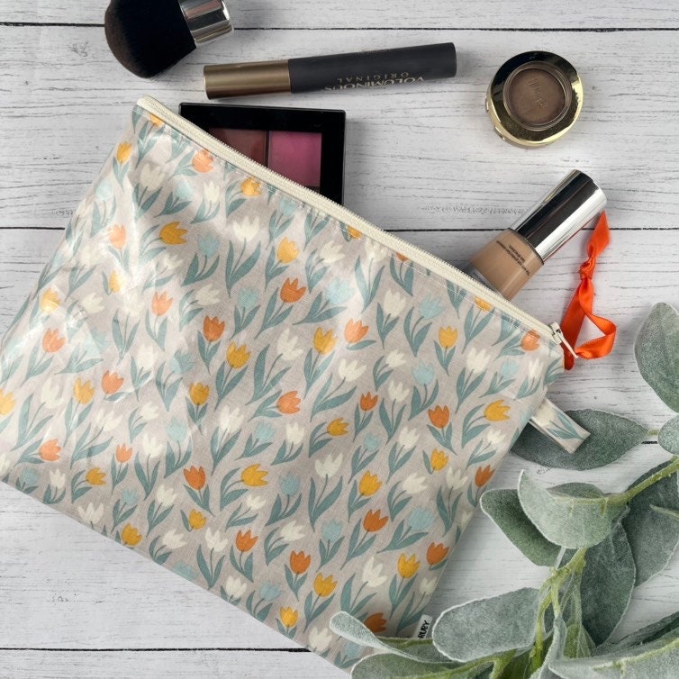 Splash-Proof Zipper Pouch: Laminated Cotton Cosmetic or Pool Bag