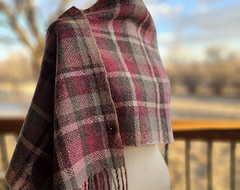 Handwoven Dundaga Wool Shawl/Unisex, Dusty rose, Grey