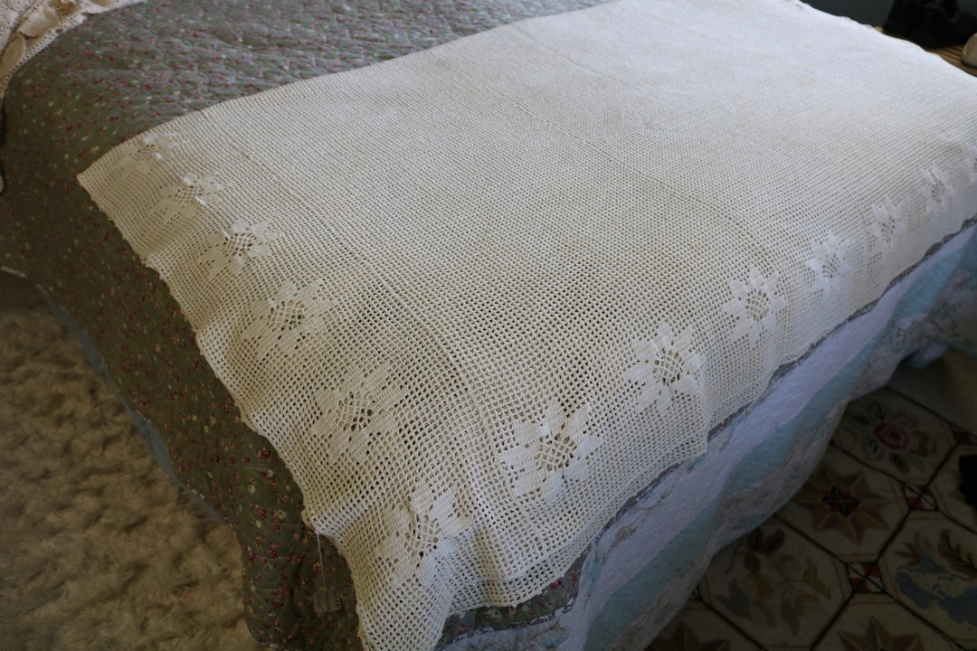 Vintage Soft Ivory Crochet Coverlet/throw, Handmade Bedspread, Cotton