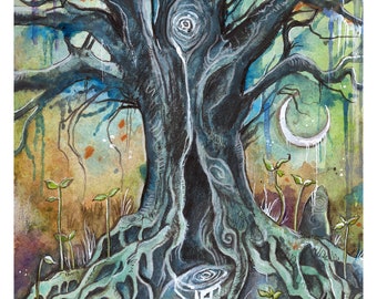 Pode incluir: Uma pintura de aquarela de uma grande árvore azul escura com uma lua crescente no fundo. A árvore tem muitas raízes e um padrão de redemoinho em seu tronco. A pintura tem uma sensação mística e etérea.